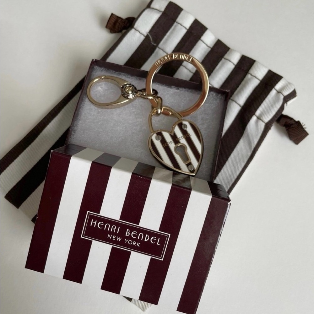 henri bendel Brown & White Striped Heart Keychain NWT